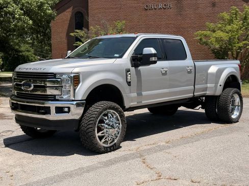 Used 2018 Ford F350 Lariat w/ Lariat Value Package AWD/4WD image 1