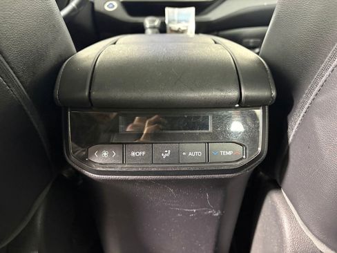 Used 2021 Toyota Highlander XLE AWD/4WD image 31