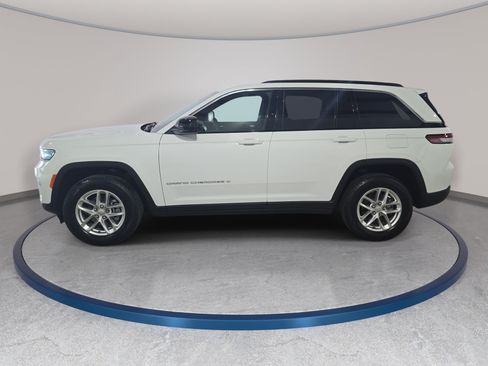 Used 2024 Jeep Grand Cherokee Laredo X w/ Luxury Tech Group I RWD image 9