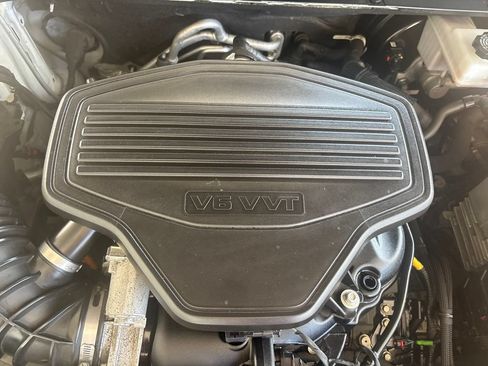 Used 2021 GMC Acadia SLE w/ Driver Convenience Package FWD image 29