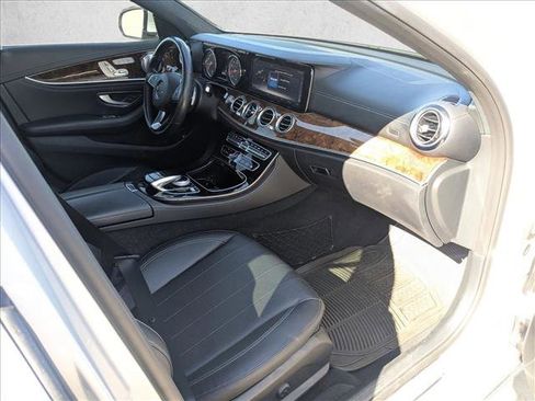 Used 2017 Mercedes-Benz E 300 4MATIC image 23