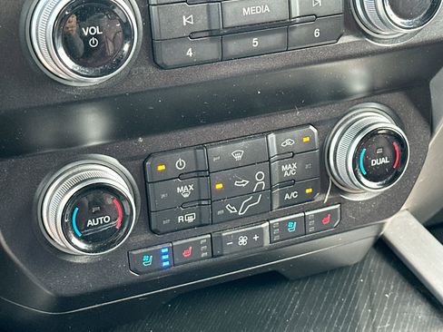 Used 2021 Ford F250 Platinum w/ FX4 Off-Road Package AWD/4WD image 19