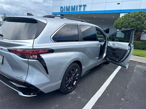 Used 2021 Toyota Sienna XSE FWD image 18