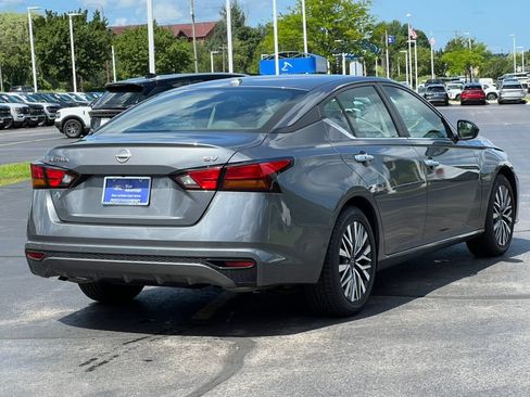 Used 2024 Nissan Altima 2.5 SV FWD image 7