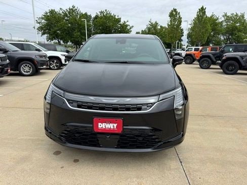New 2027 Chrysler Pacifica Select FWD image 2