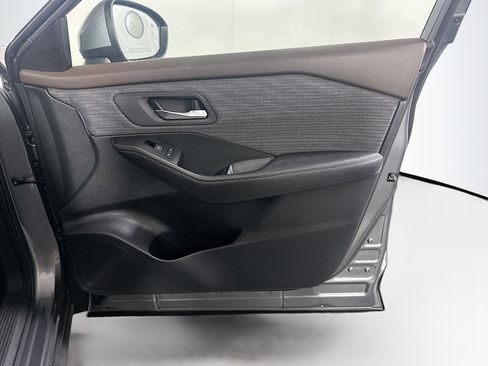 Used 2023 Nissan Rogue SV image 30