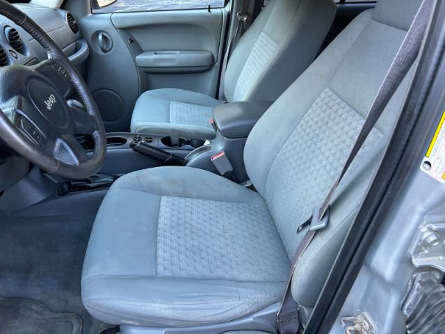 Used 2006 Jeep Liberty Sport AWD/4WD image 9