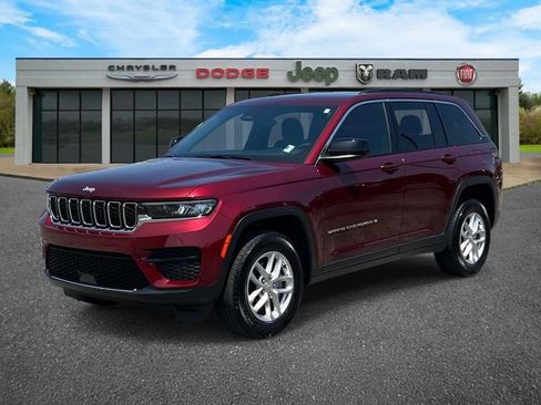 Used 2024 Jeep Grand Cherokee Laredo X w/ Luxury Tech Group I RWD image 10
