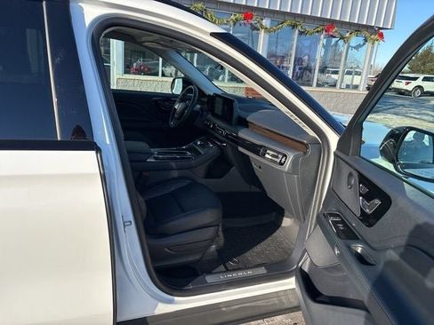 Used 2025 Lincoln Aviator Reserve w/ Jet Appearance Package AWD/4WD image 6