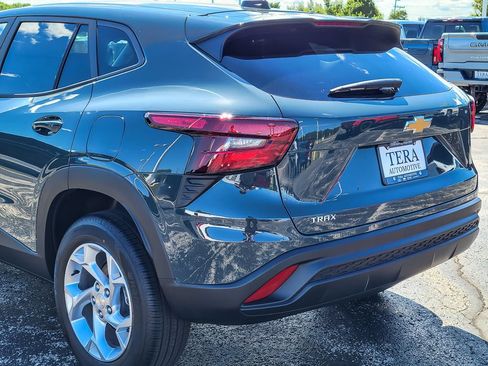 New 2026 Chevrolet Trax LS w/ LS Convenience Package FWD image 6