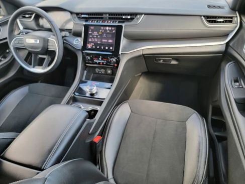 Used 2024 Jeep Grand Cherokee L Altitude image 36