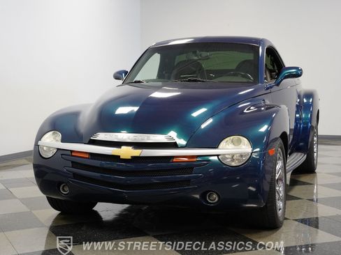 Used 2005 Chevrolet SSR w/ Preferred Equipment Group RWD image 19