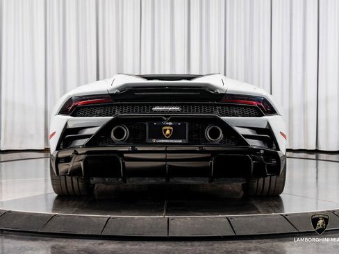 Used 2022 Lamborghini Huracan EVO image 19