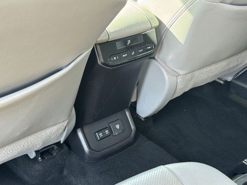 Used 2021 Toyota Highlander Limited image 40