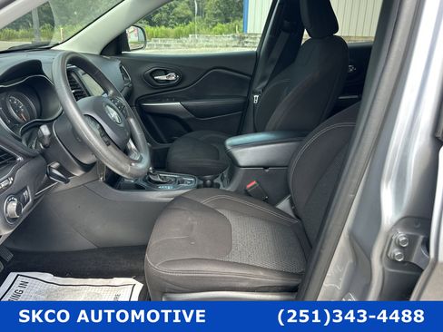 Used 2021 Jeep Cherokee Latitude image 10