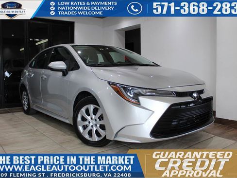 Used 2024 Toyota Corolla LE image 1