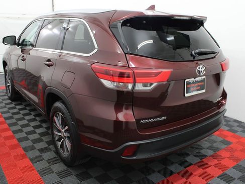 Used 2017 Toyota Highlander XLE image 5
