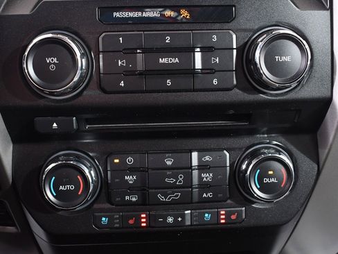 Used 2018 Ford F150 Lariat image 29