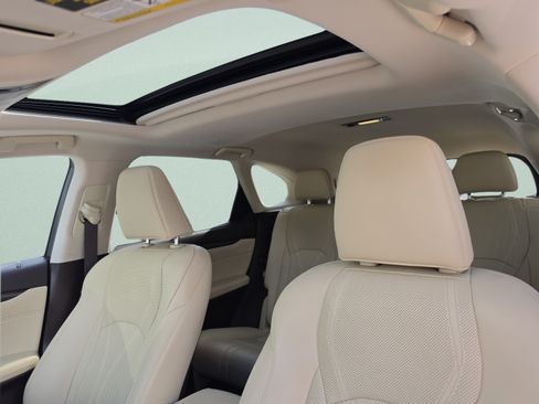 Used 2018 Lexus RX 450hL Luxury w/ Accessory Package AWD/4WD image 29