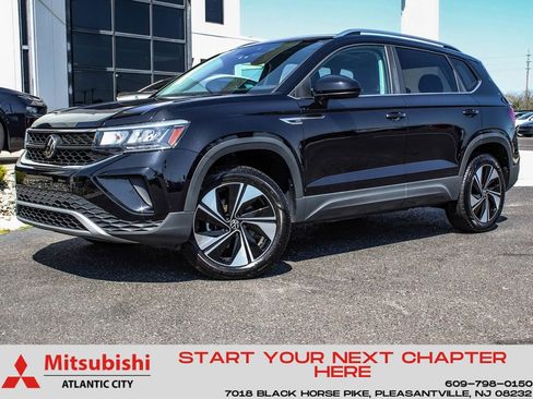 Used 2023 Volkswagen Taos SE w/ Panoramic Sunroof Package image 1