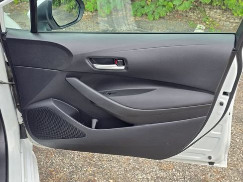 Used 2021 Toyota Corolla LE FWD image 16