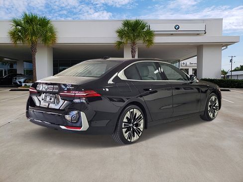 Certified 2025 BMW 530i image 6