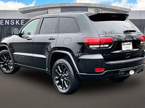 Used 2019 Jeep Grand Cherokee Altitude image 11