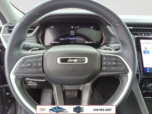 Used 2022 Jeep Grand Cherokee Limited AWD/4WD image 13