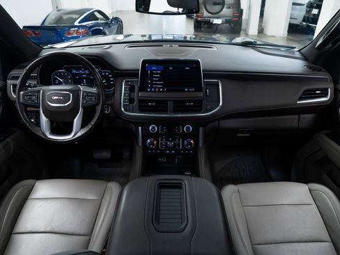 Used 2021 GMC Yukon SLT w/ SLT Premium Package image 9