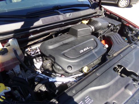 Used 2017 Chrysler Pacifica Limited image 38