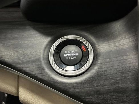 Used 2022 Jeep Grand Cherokee Limited w/ Luxury Tech Group II image 23