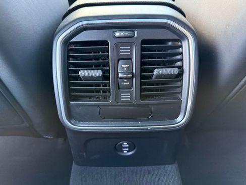 Used 2021 Porsche Macan image 17