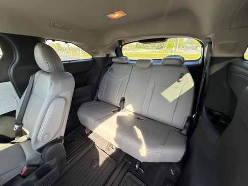 New 2026 Toyota Sienna XLE image 36