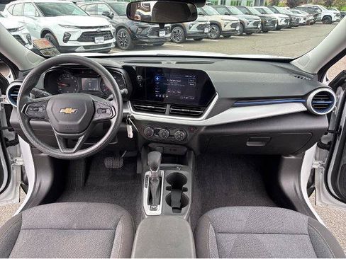Used 2024 Chevrolet Trax LS w/ Driver Confidence Package FWD image 9