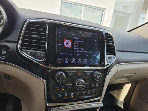 Used 2019 Jeep Grand Cherokee Limited w/ Luxury Group II AWD/4WD image 23