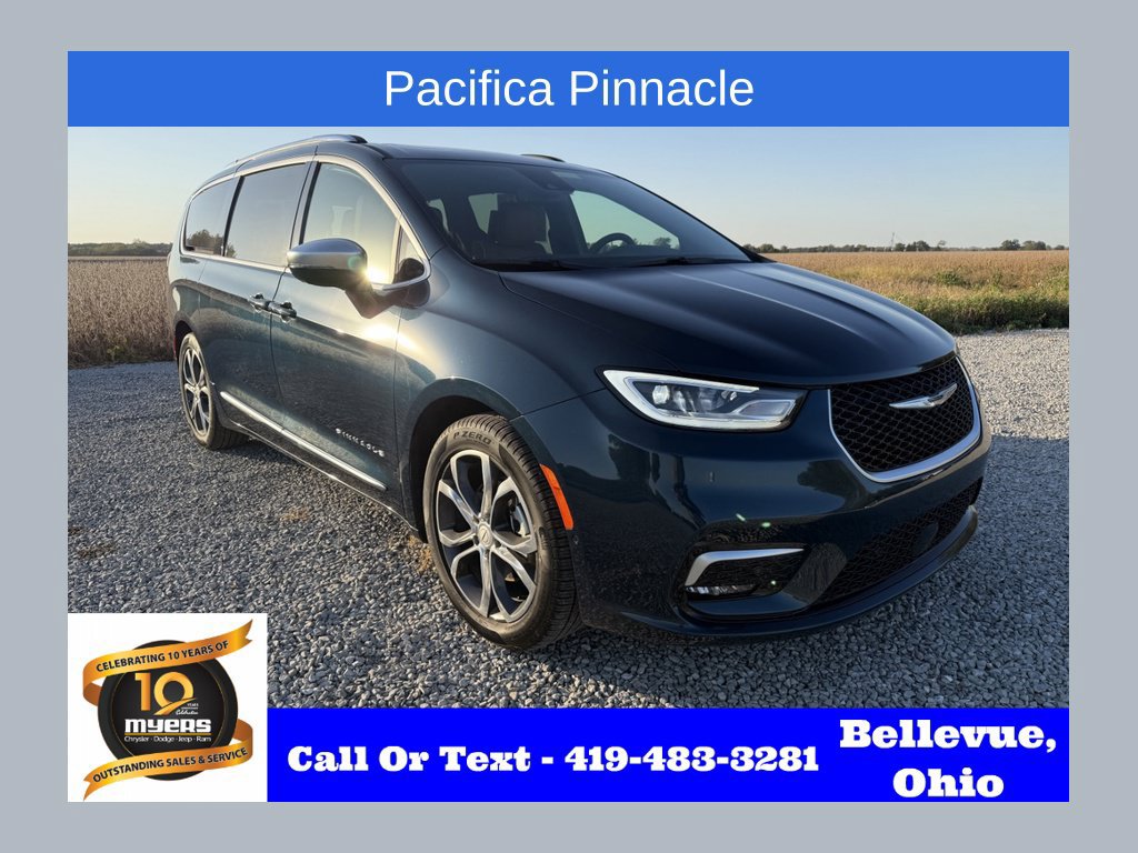 Used 2025 Chrysler Pacifica Pinnacle FWD image 1