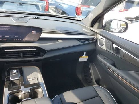 New 2026 Buick Enclave Avenir w/ Super Cruise Package FWD image 15