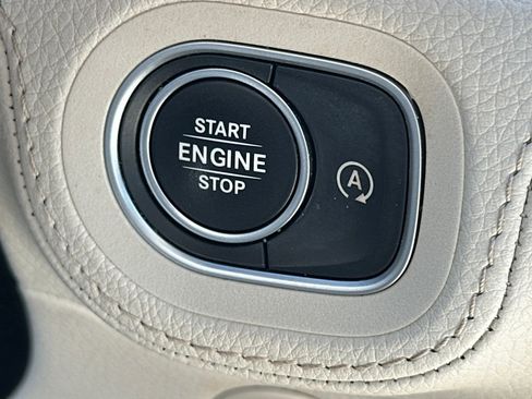 Used 2023 Mercedes-Benz GLS 450 4MATIC image 24