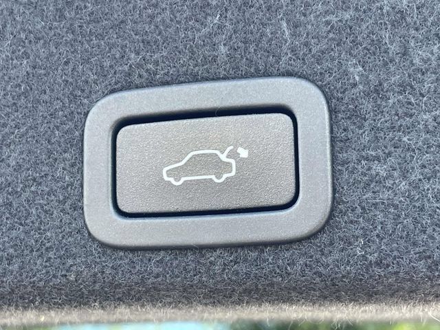 Used 2017 Volvo XC60 T5 Inscription w/ Preferred Option Package AWD/4WD image 11