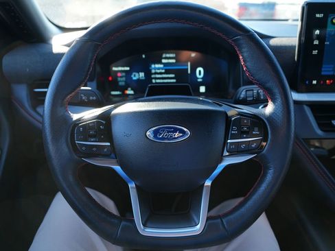 Used 2025 Ford Explorer ST-Line w/ ST-Line Street Pack image 12