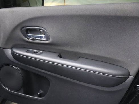 Used 2021 Honda HR-V LX image 11