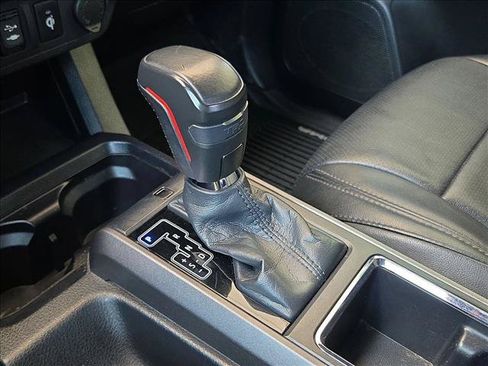 Used 2018 Toyota Tacoma TRD Sport w/ Technology Package AWD/4WD image 11