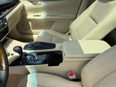 Used 2015 Lexus ES 350 w/ Luxury Package FWD image 24
