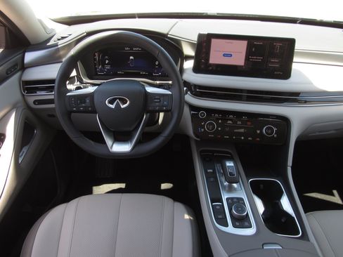 Used 2026 INFINITI QX60 Luxe w/ Family Package AWD/4WD image 18