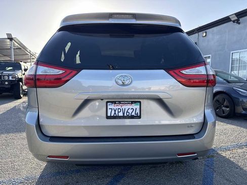Used 2017 Toyota Sienna LE FWD image 4