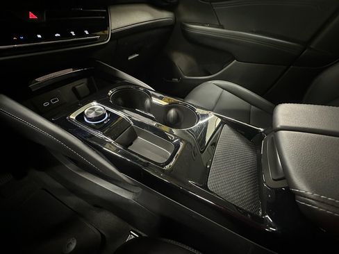 Certified 2025 Buick Envision Preferred AWD/4WD image 30