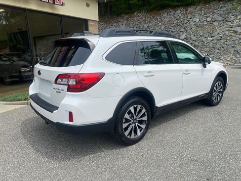 Used 2017 Subaru Outback 3.6R Limited AWD/4WD image 2