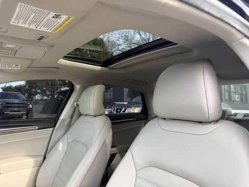 Used 2017 Ford Fusion SE w/ Fusion SE Technology Package image 22