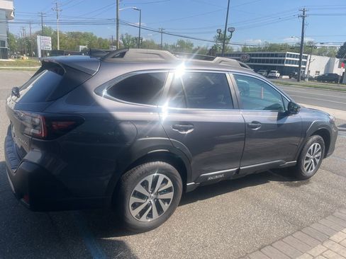 Used 2025 Subaru Outback Premium AWD/4WD image 2