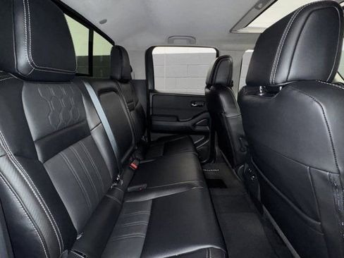 Used 2024 Nissan Frontier SL w/ Technology Package image 11